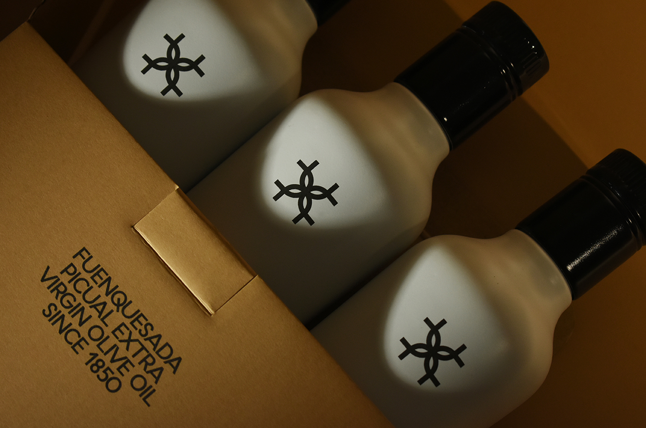 Botellas semi introducidas en su caja (Cosecha 2020-2021) Estuche de aceite para regalo
